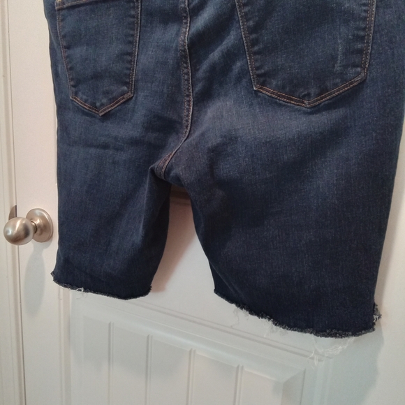 Old Navy Plus Size 16 Dark Blue Denim Bermuda Shorts Frayed Hem - Picture 3 of 9